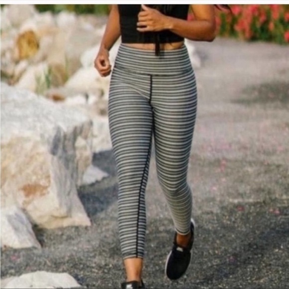 Zyia Active Aztec Adrenaline black grey stripe leggings 24" women's 6-8 - Picture 1 of 6